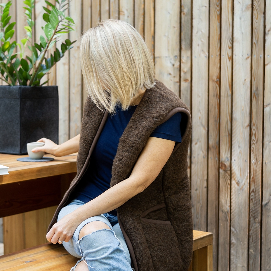 Gilet long en laine de mouton marron foncé
