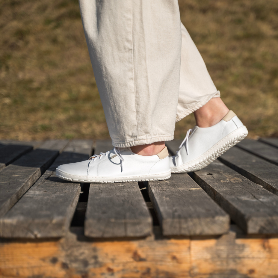 Tennis barefoot Mira en cuir, blanches