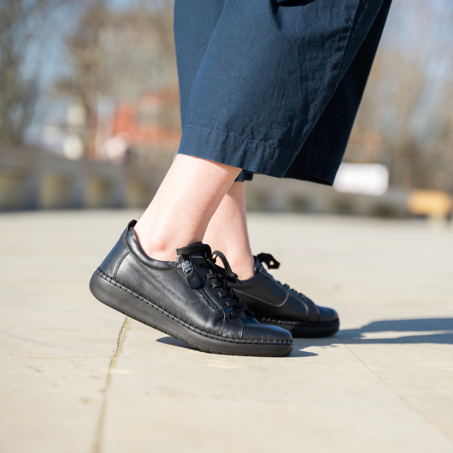 Baskets en cuir avec fermeture éclair pour femmes Anika, noir
