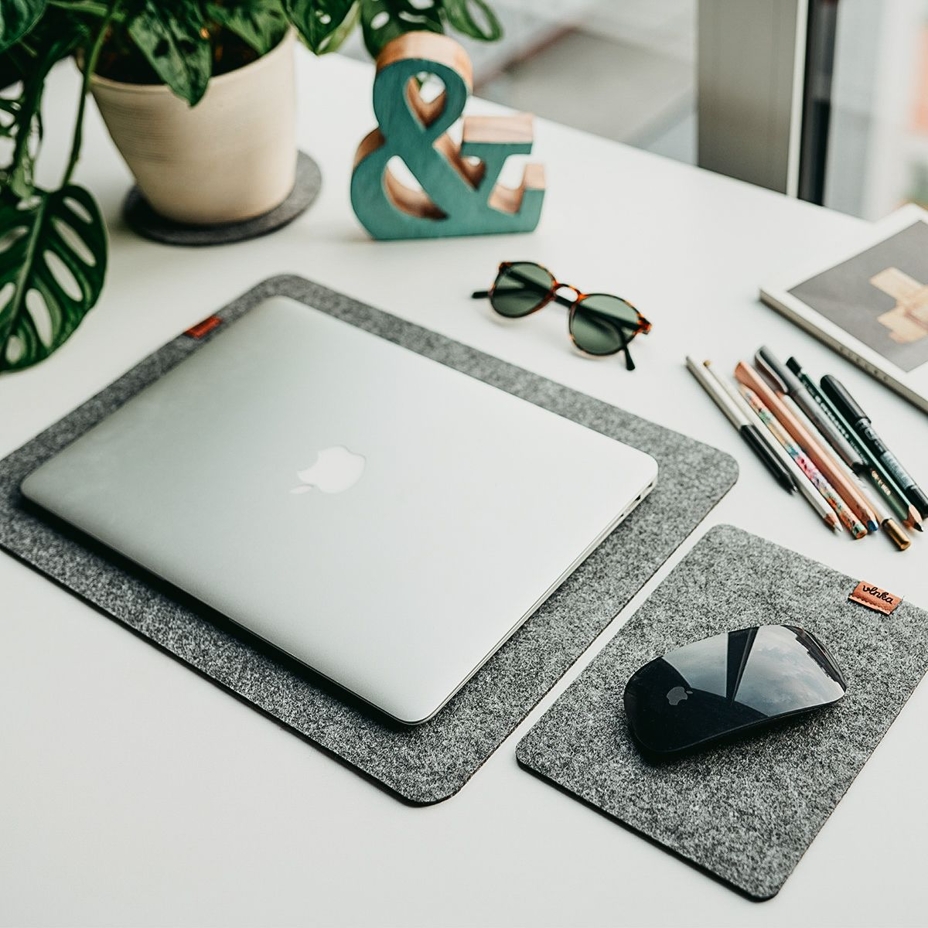 Tapis de souris en feutre gris