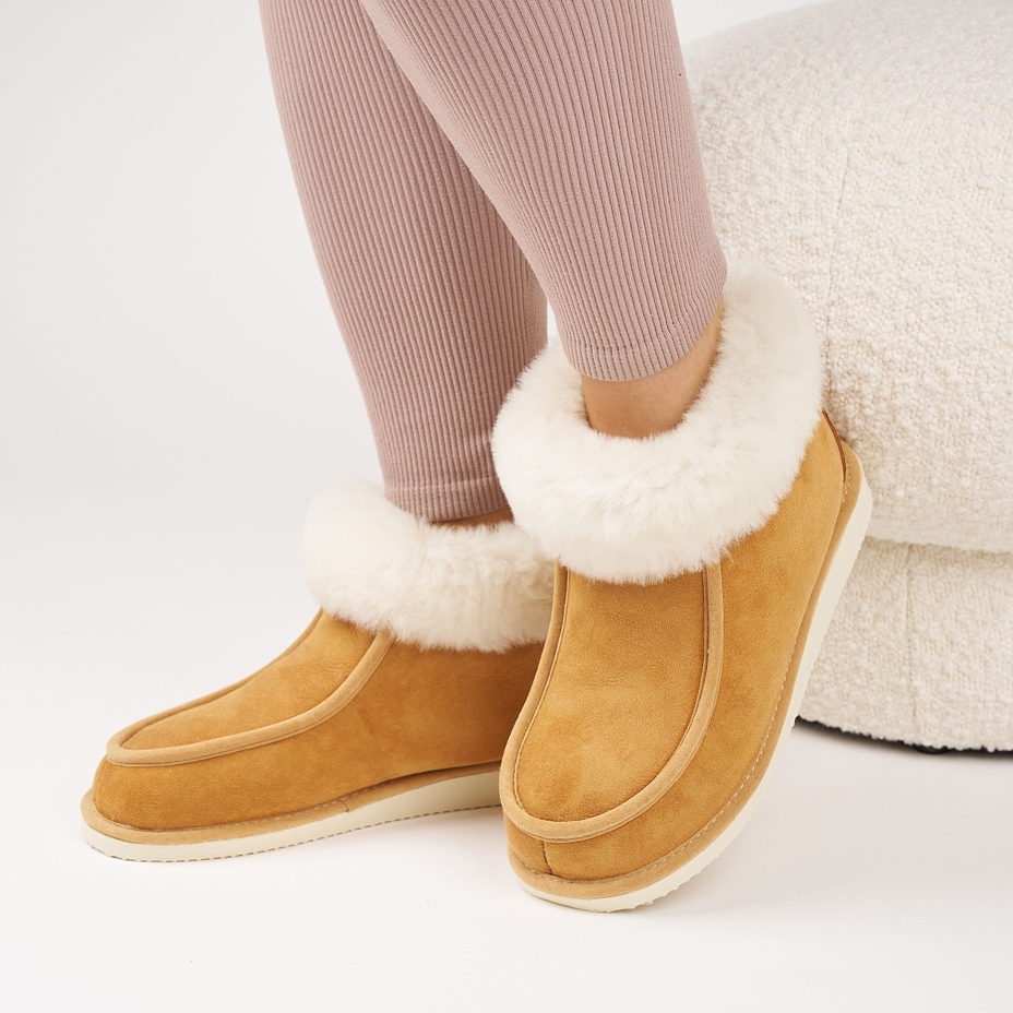 Pantoufles basses avec laine de mouton pour femmes Karina, marron