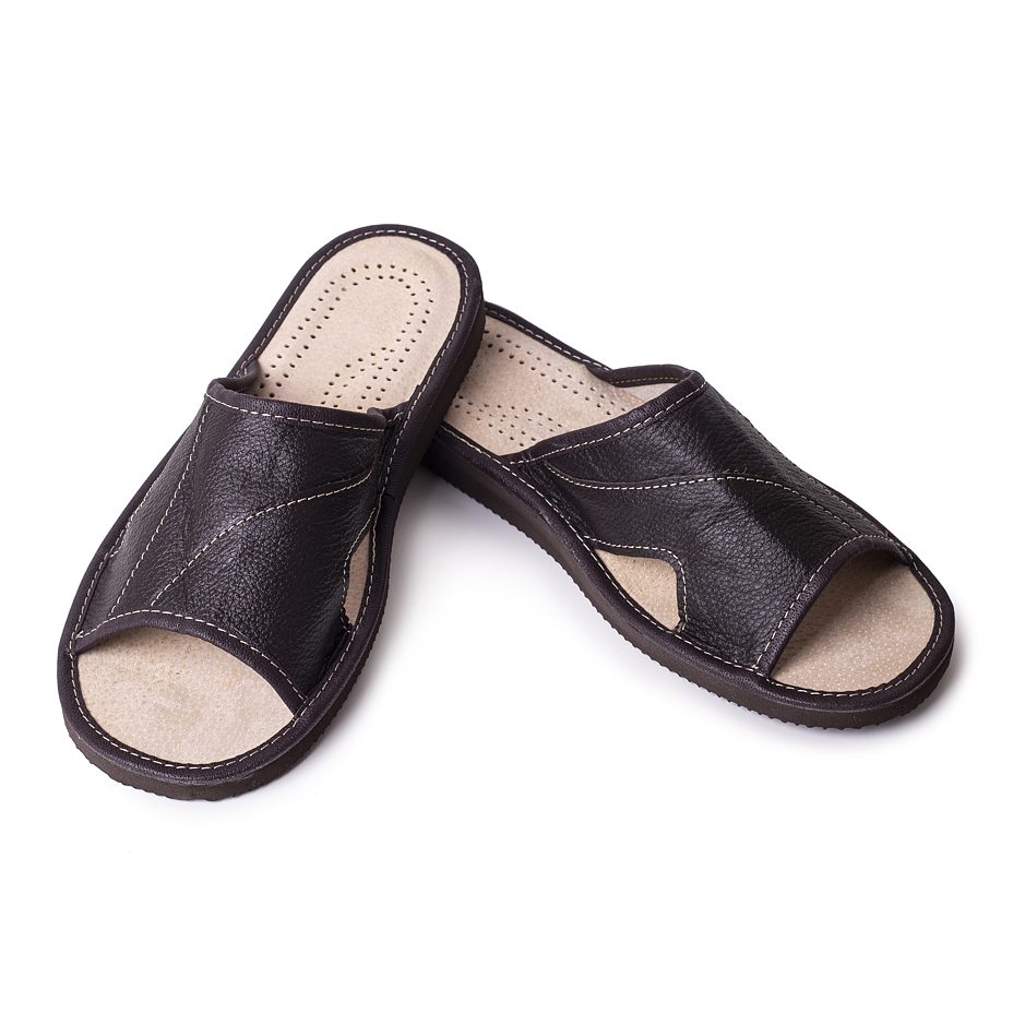 Pantoufles d'été en cuir pour hommes ouvertes