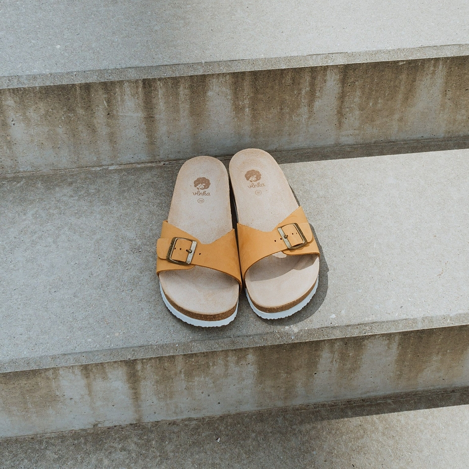 Claquettes anatomiques en liège pour femmes « Laura » beige