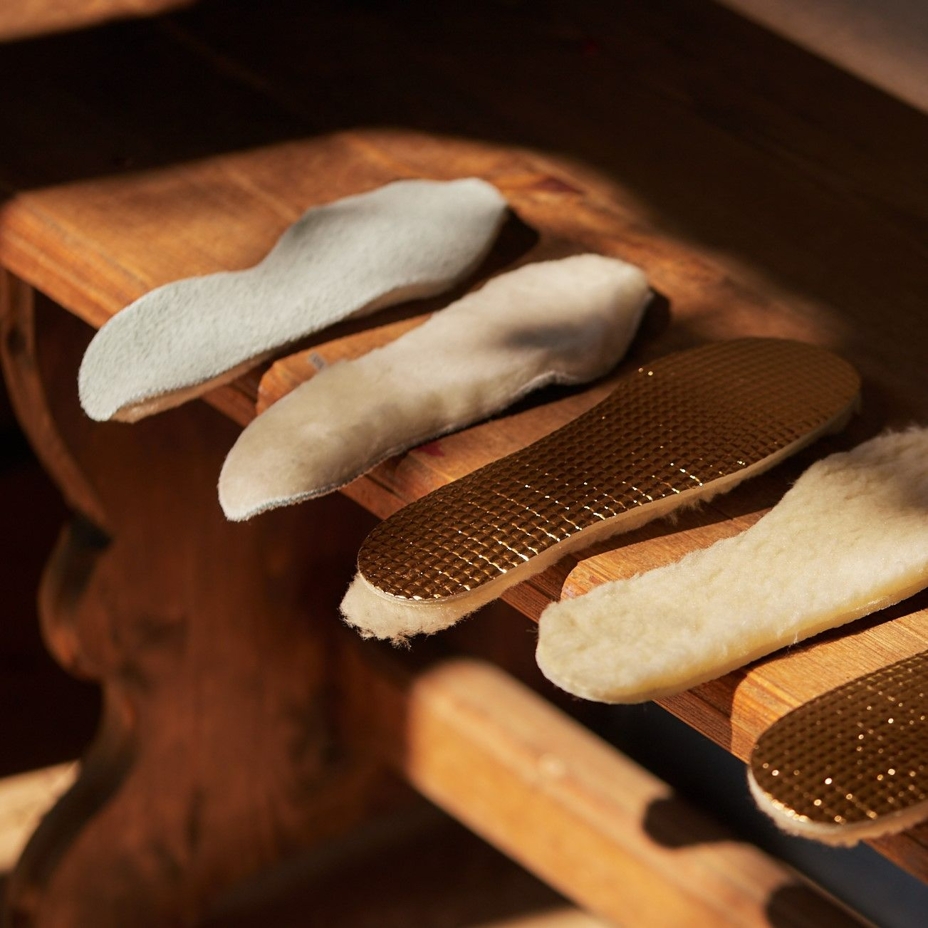 Semelles de chaussures en cuir avec laine de mouton